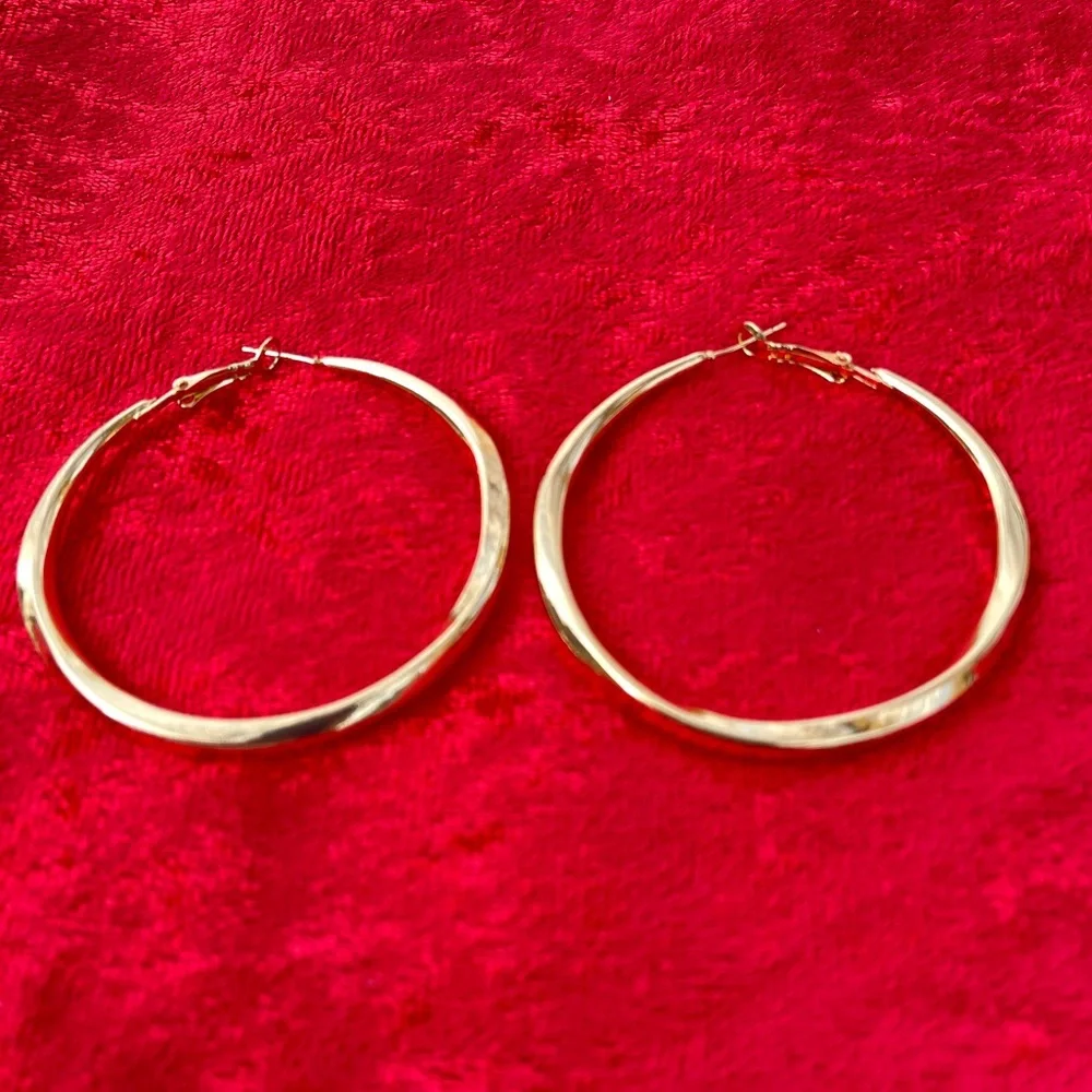 NEW 18K Gold Plated Chunky Big Circle Drop Hoop Earrings 2 1/4” - Picture 4 of 14